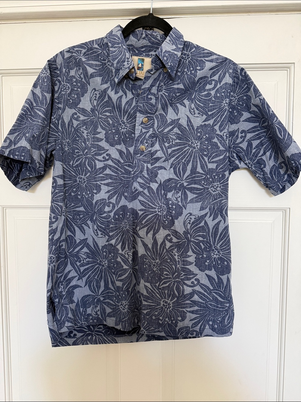 Kahala Casual Blue on Blur Floral Short-Sleeve Shirt - Size S